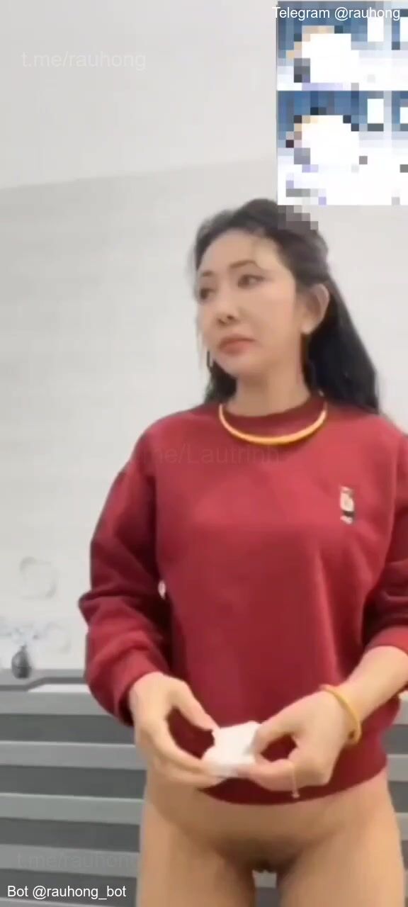 Call video với em teen VN dâm thèm cặc Tây trốn ck call móc cho th Tây nó xem p2